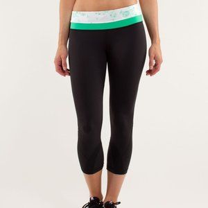 Lululemon Womens 4 Black/Green Run Inspire Crop II Leggings Power Luxtreme